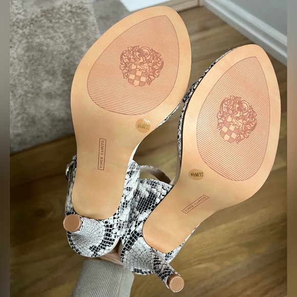 Brand new! Vince Camuto Lynona Leather Heels - Snake print, size 6.5 - Picture 4 of 4